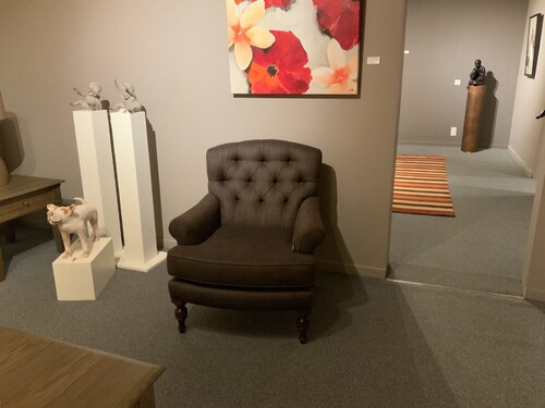 Petit fauteuil avec dossier capitonné