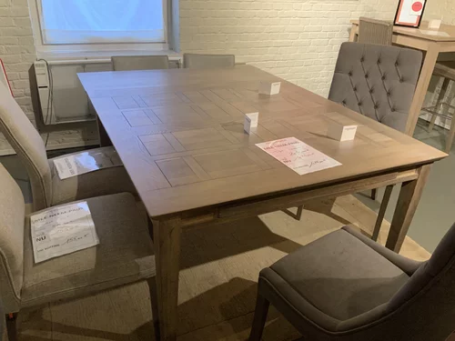Nu 1.025€ ipv 2.050€ Tafel 135x135 cm in massief eik