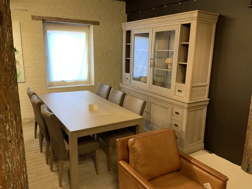 Nu 5000.00€ ipv 8344.00€ 100% massieve eetplaats: kast+tafel+stoelen
